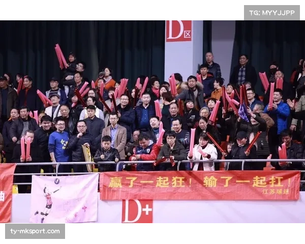 国安球迷TIFO致敬功勋厨师,温情瞬间闪耀工人体育场